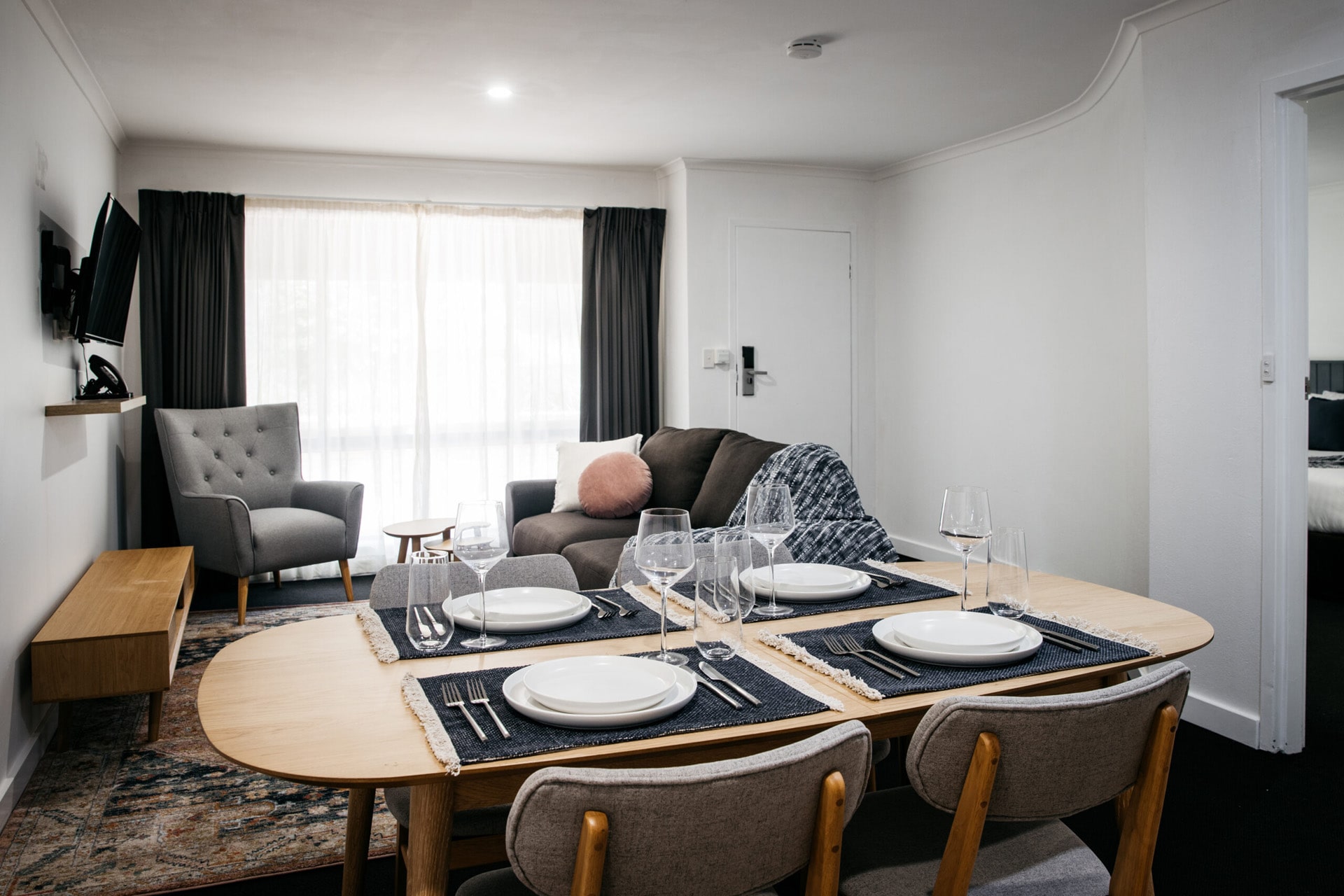 Deluxe Apartment ibis Styles EagleHawk